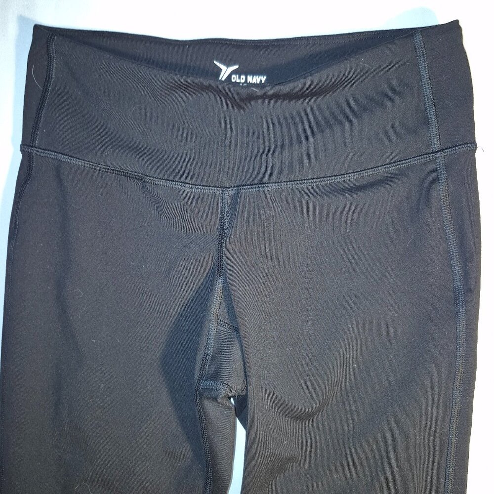 Old Navy Active Ladies athletic pants, cropped, black in size Small/P /24" waist